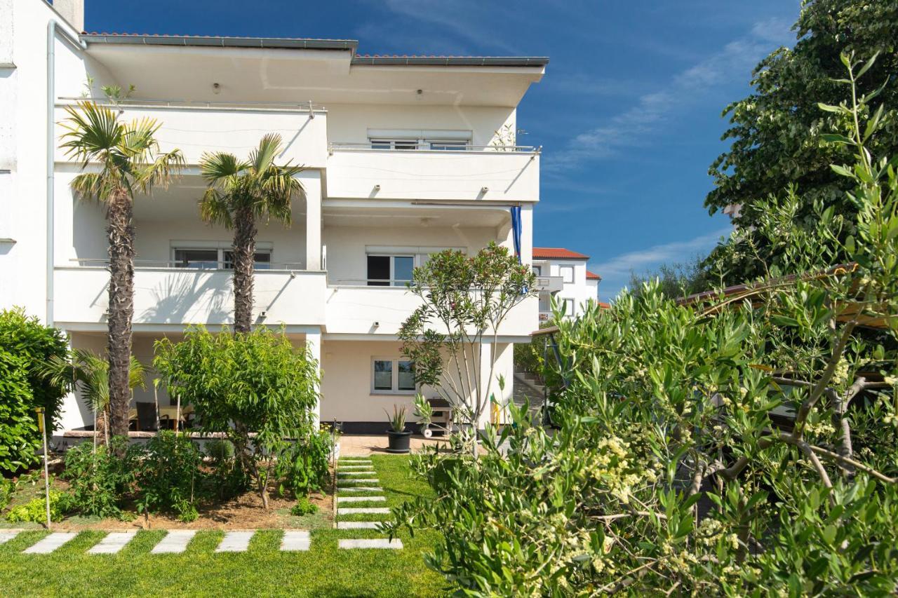 Apartments Oleander Krk Town Eksteriør bilde