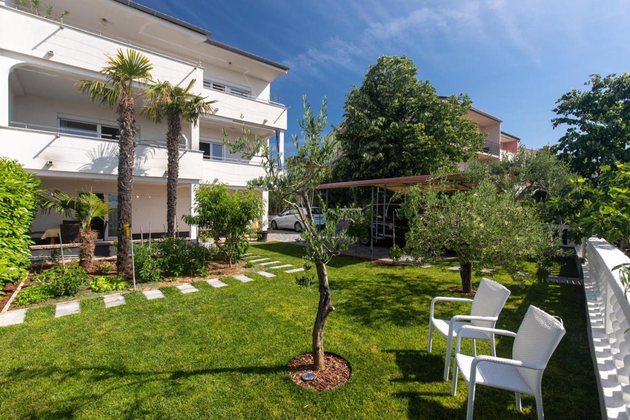 Apartments Oleander Krk Town Eksteriør bilde